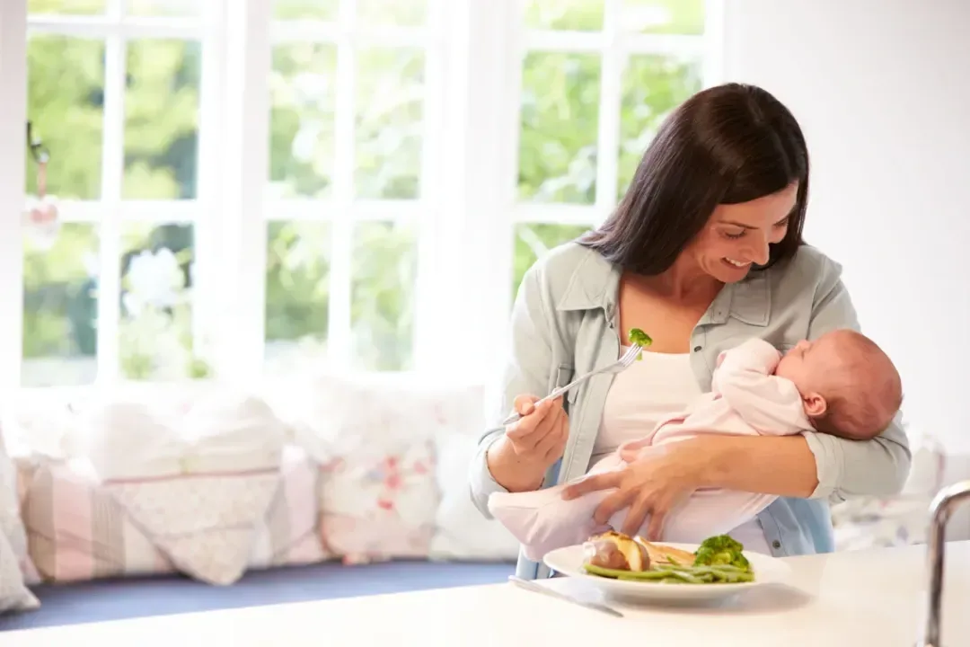 mom and newborn (1)