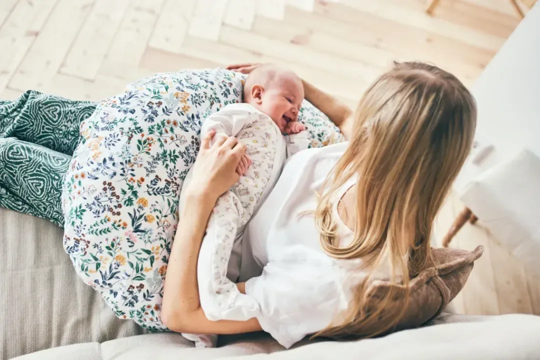 How to help a new mom and provide support
